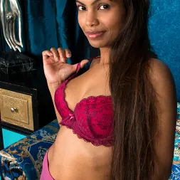 Alishaa Mae in 'Anilos' Seductive Beauty (Thumbnail 6)