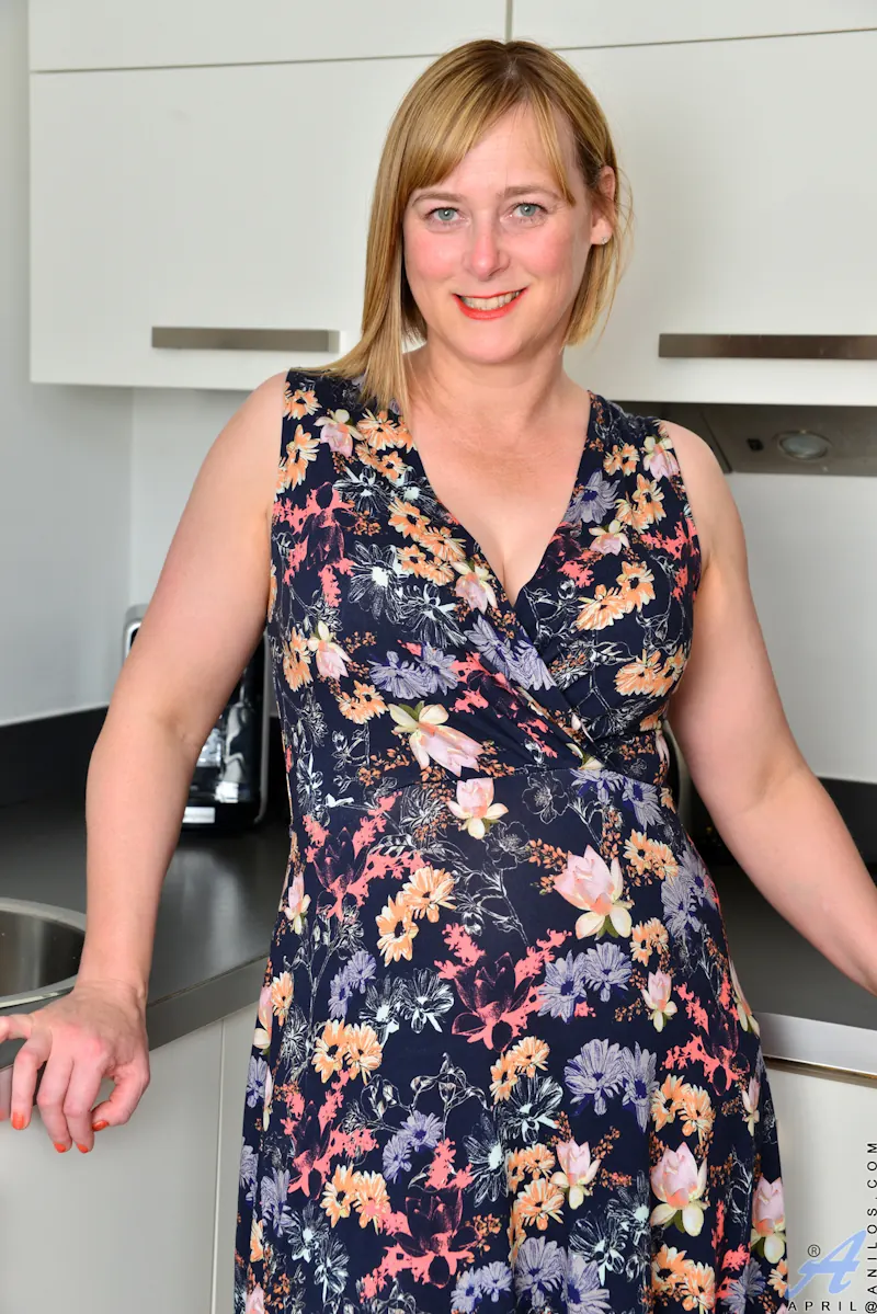 Anilos 'Naughty Housewife' starring April (Photo 1)