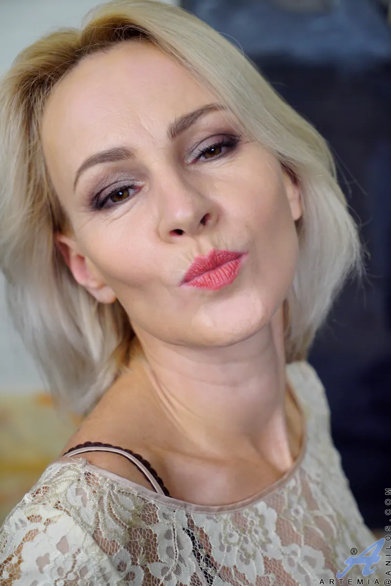 Anilos 'Sexy Mature' starring Artemia (Photo 3)