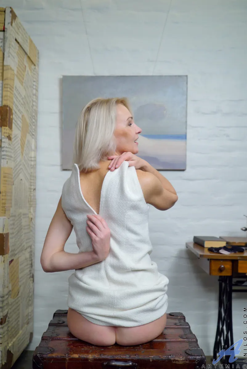 Anilos 'Still Got It' starring Artemia (Photo 5)