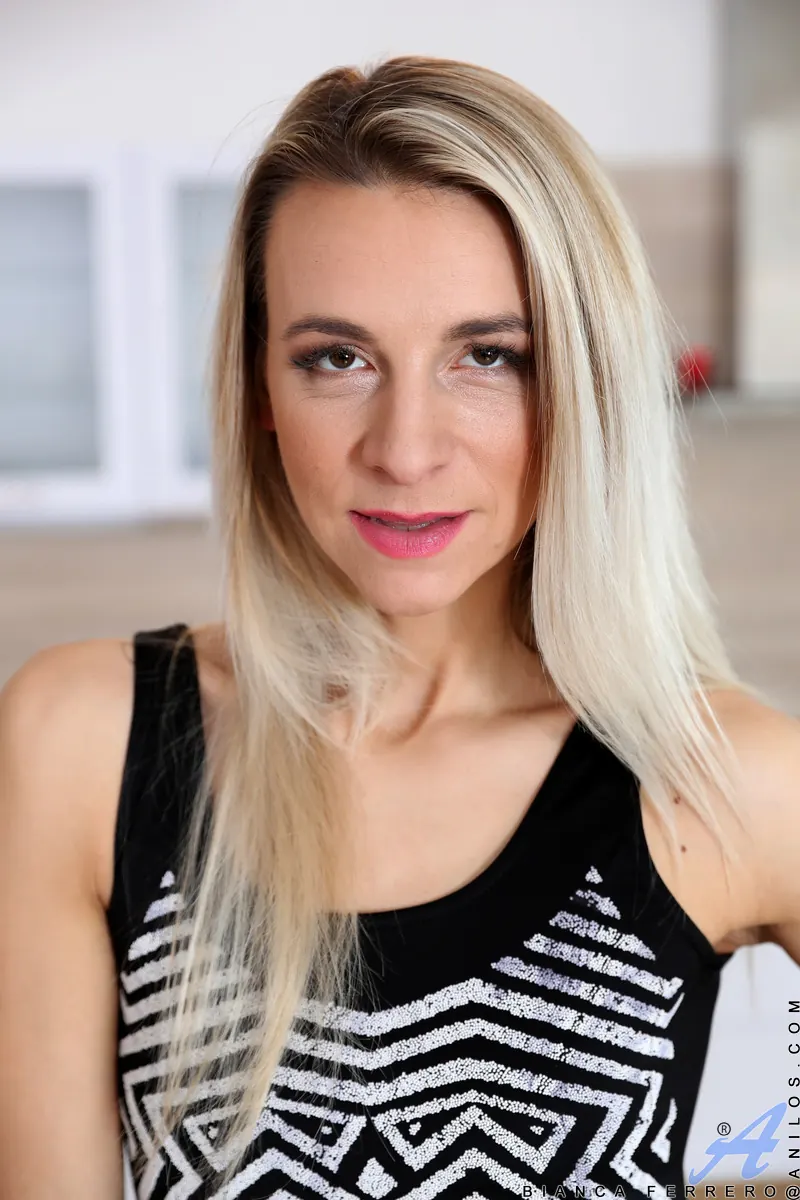 Anilos 'Pink Play' starring Bianca Ferrero (Photo 1)