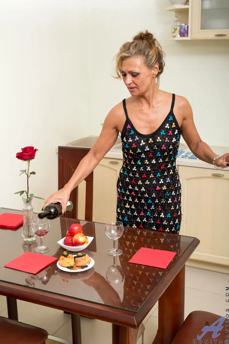 Anilos 'Tan And Toned' starring Bonita (Photo 2)