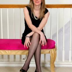Chelsea Carter in 'Anilos' Her First Video (Thumbnail 2)