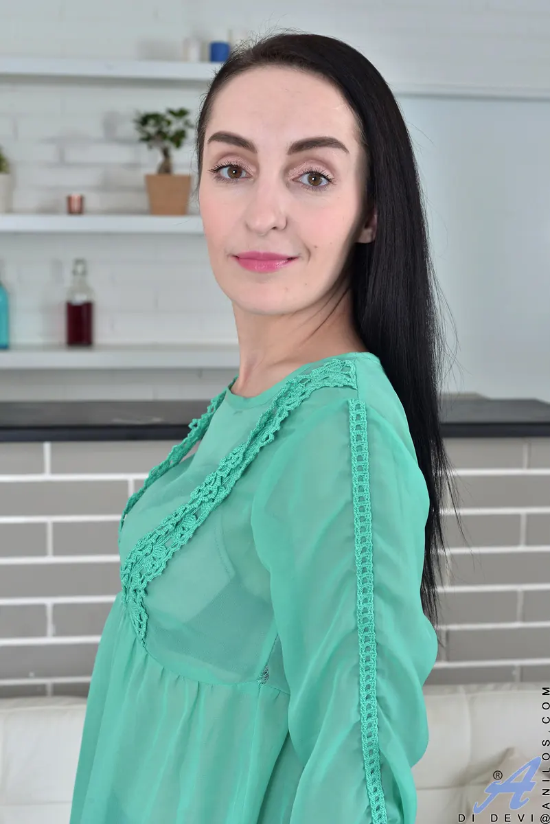 Di Devi in 'Foreign Beauty' from 'Anilos' (Photo 2) Anilos 'Foreign Beauty' starring Di Devi (Photo 2)