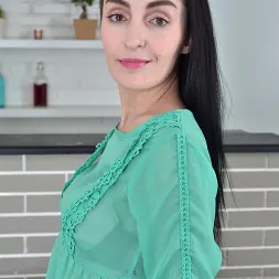 Di Devi in 'Anilos' Foreign Beauty (Thumbnail 2)