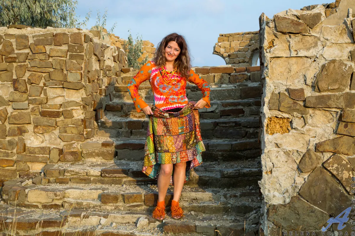 Anilos 'Amateur Outdoor' starring Helena Volga (Photo 2)