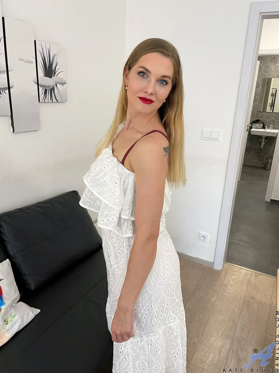 Kate Blue in 'Blonde Beauty' from 'Anilos' (Photo 2) Anilos 'Blonde Beauty' starring Kate Blue (Photo 2)