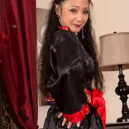 Kim in 'Anilos' Pleasing Herself (Thumbnail 1)