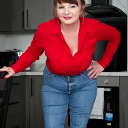Lady Ava in 'Anilos' Ravishing Red (Thumbnail 1)
