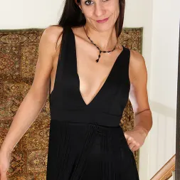 Leah Harris in 'Anilos' Finger Play (Thumbnail 3)