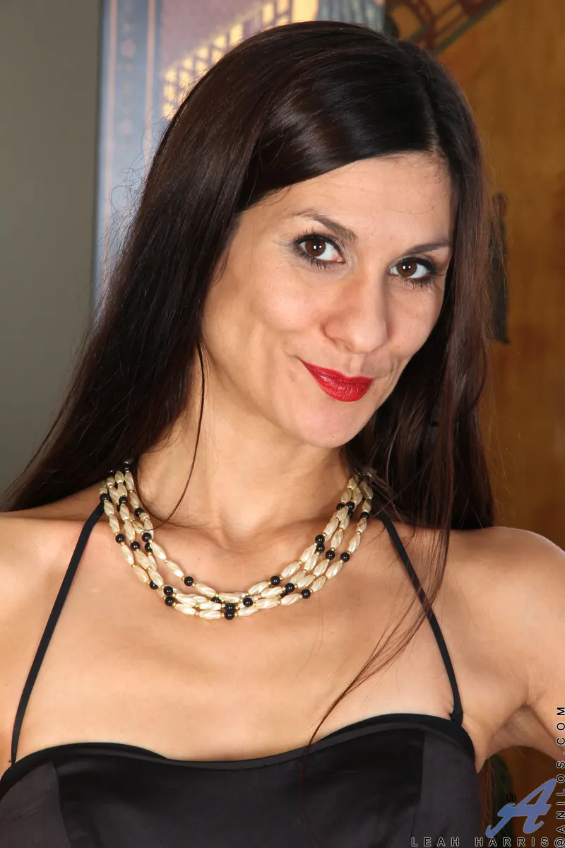 Anilos 'Good Looks' starring Leah Harris (Photo 1)