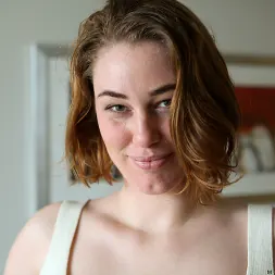Molly Broad in 'Anilos' Australian Beauty (Thumbnail 5)