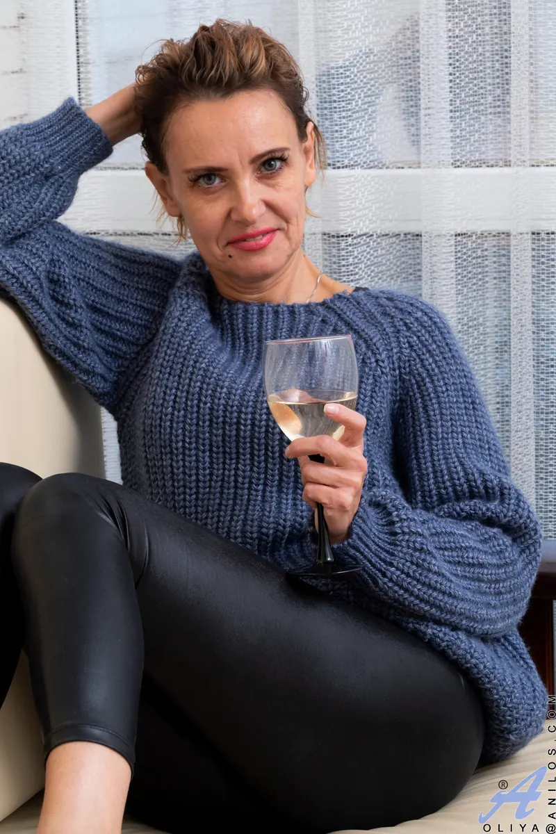 Anilos 'Sweet Sensations' starring Oliya (Photo 1)