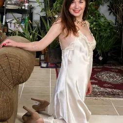 Ophelia Rosenburg in 'Anilos' Wanting Ophelia (Thumbnail 2)