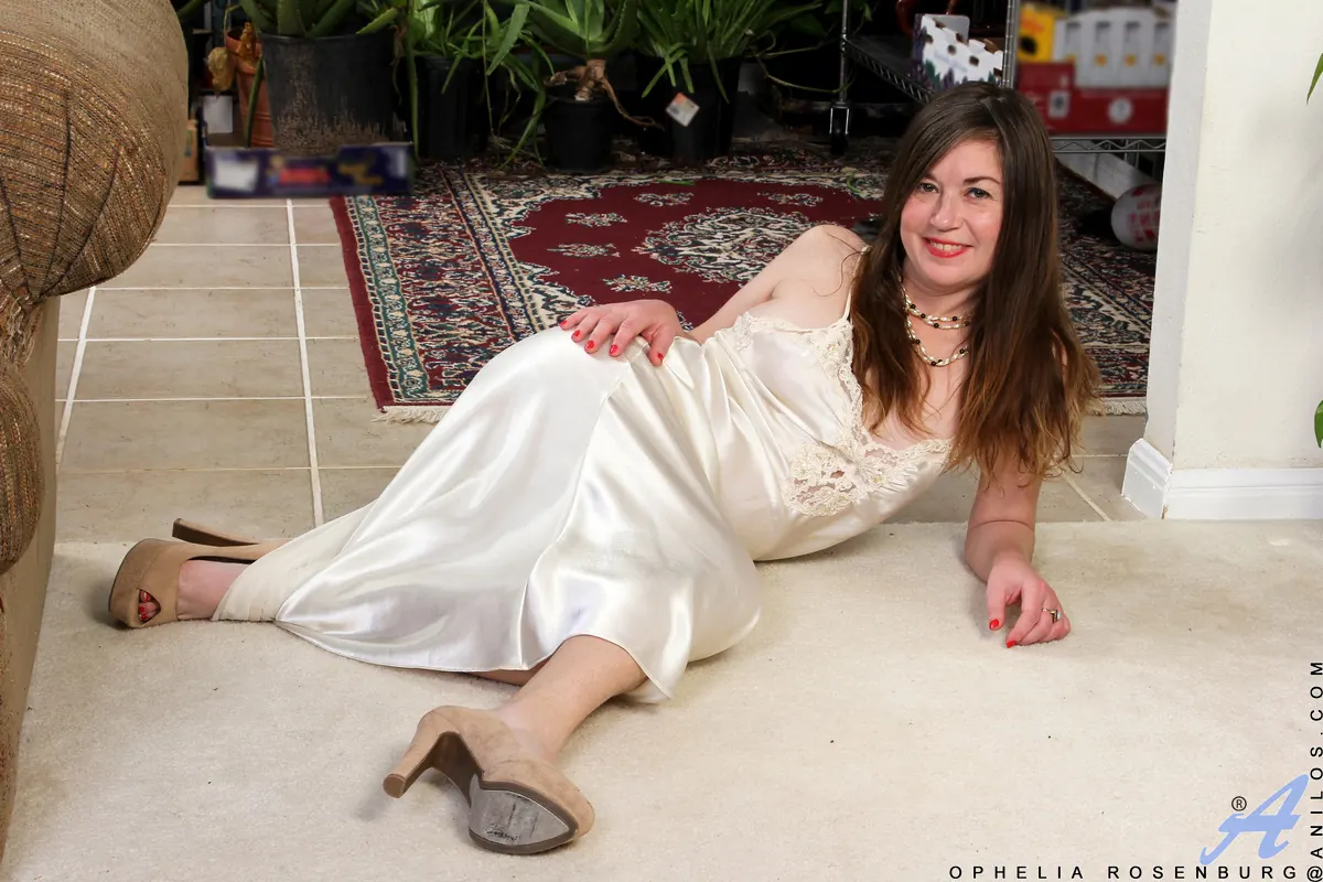 Anilos 'Wanting Ophelia' starring Ophelia Rosenburg (Photo 3)