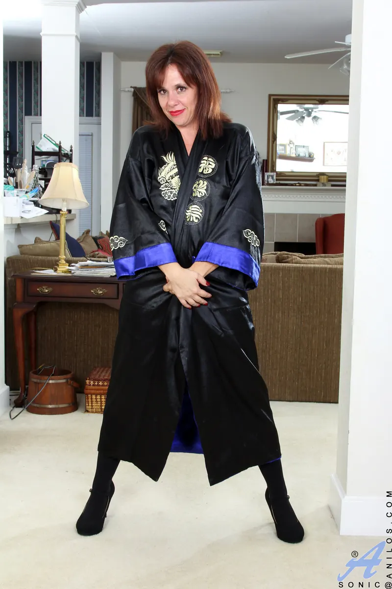 Anilos 'Slutty Sexy Things' starring Sonic (Photo 1)