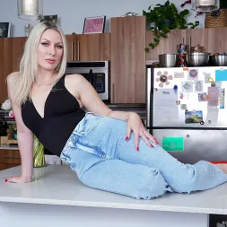 Sydney Paige in 'Anilos' All You Can Eat (Thumbnail 1)