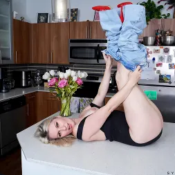 Sydney Paige in 'Anilos' All You Can Eat (Thumbnail 5)