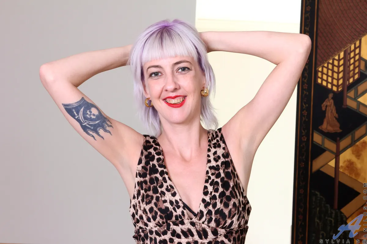 Sylvia S in 'Glad You Came' from 'Anilos' (Photo 2) Anilos 'Glad You Came' starring Sylvia S (Photo 2)