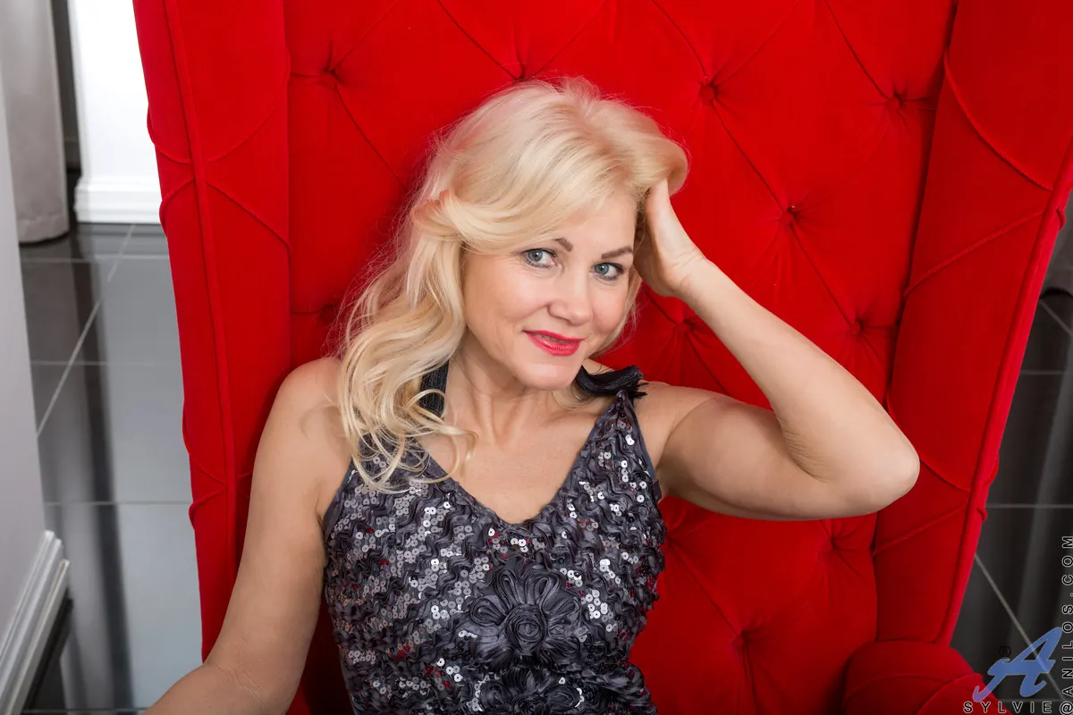 Sylvie in 'Sweet Sylvie' from 'Anilos' (Photo 2) Anilos 'Sweet Sylvie' starring Sylvie (Photo 2)