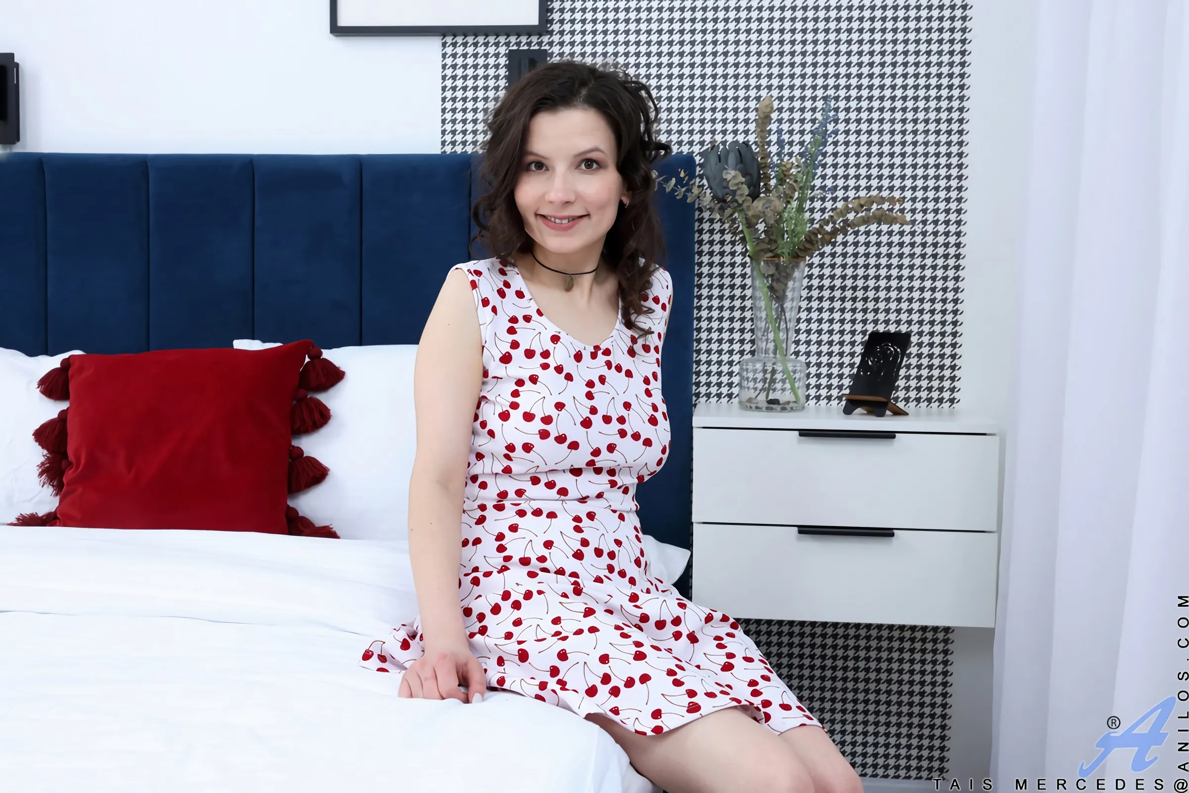 Anilos 'Glass Toy' starring Tais Mercedes (Photo 1)